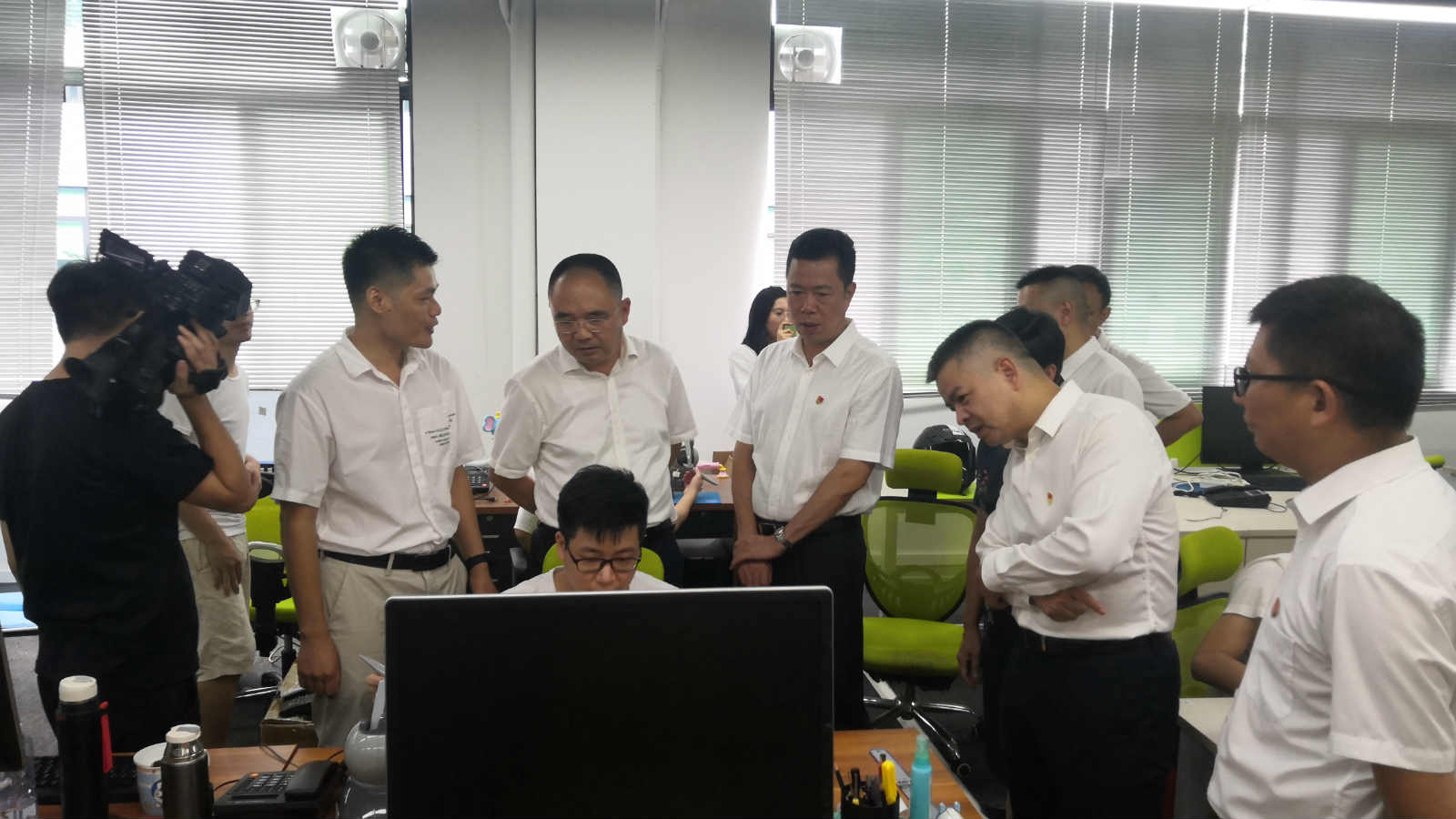 市、区领导莅临大菠萝视频网址APP设计