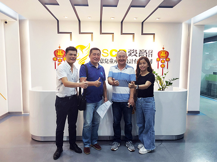 大菠萝视频网址APP设计合作客户留影